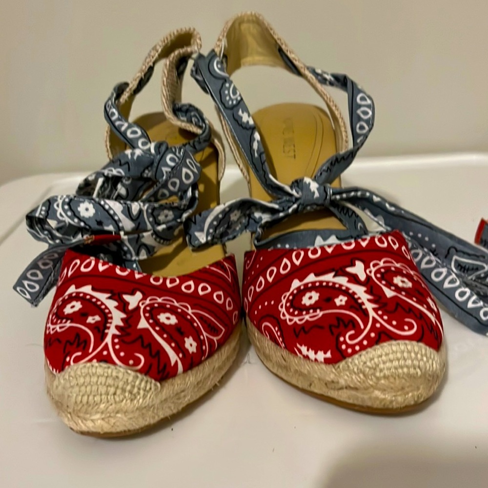 7.5 bandana red and light blue tie up wedge sandals, hood condition